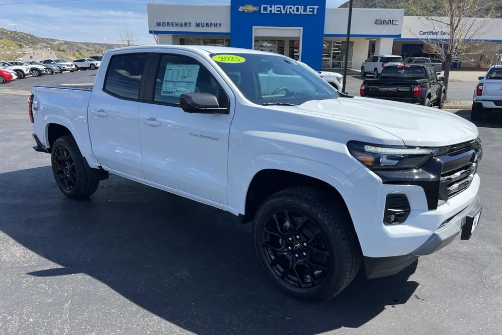 2025 Chevrolet Colorado Z71 photo 1
