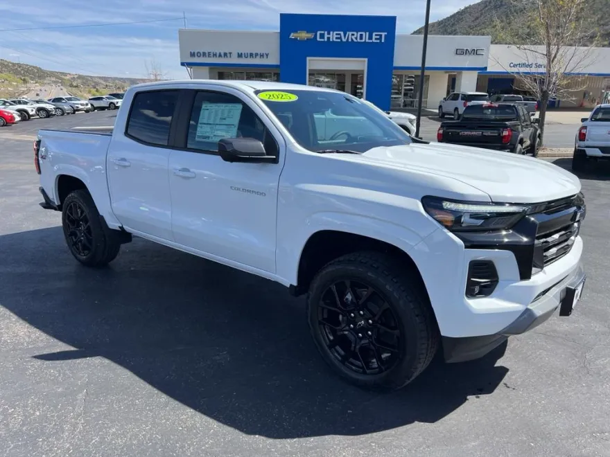 2025 Chevrolet Colorado Z71 photo 1