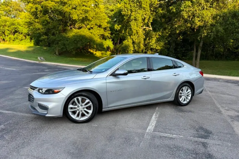 2016 Chevrolet Malibu 1LT photo 1
