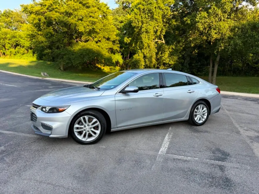 2016 Chevrolet Malibu 1LT photo 1
