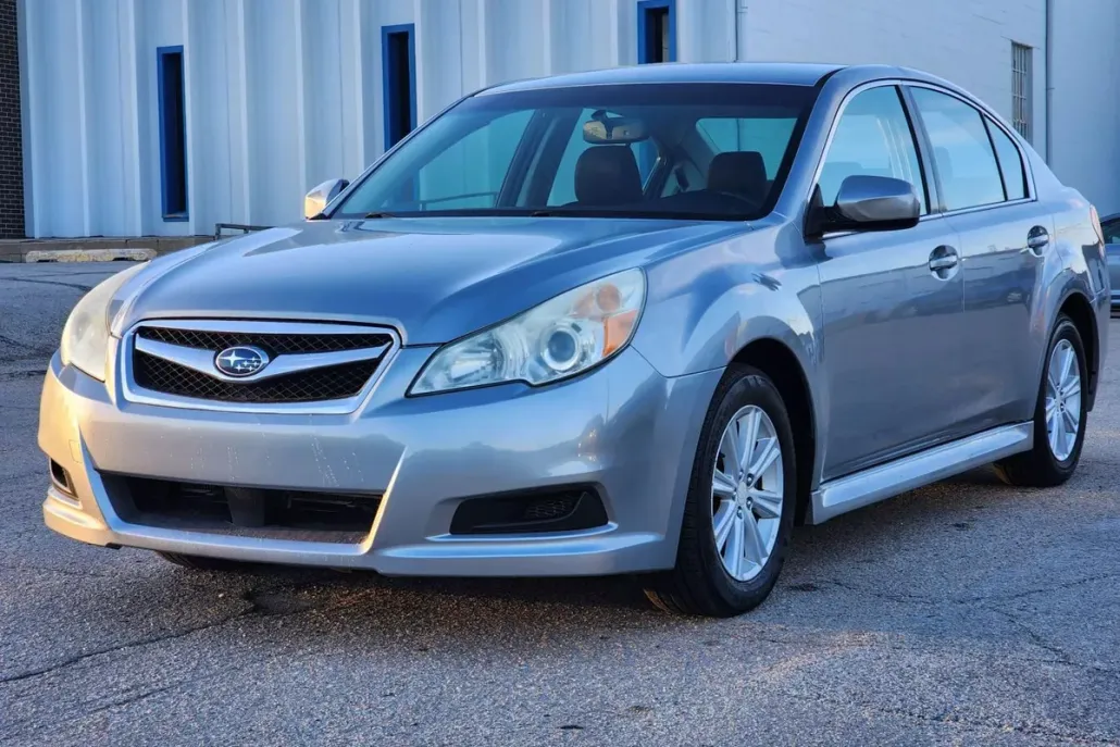 2011 Subaru Legacy 2.5i Premium photo 1