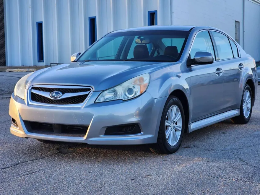 2011 Subaru Legacy 2.5i Premium photo 1