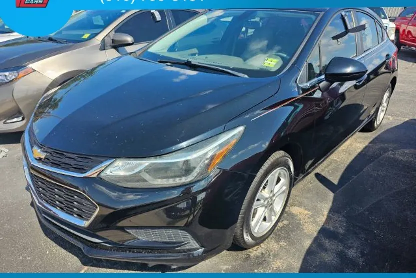 2017 Chevrolet Cruze LT photo 1