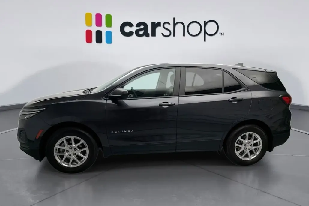 2022 Chevrolet Equinox LS photo 1