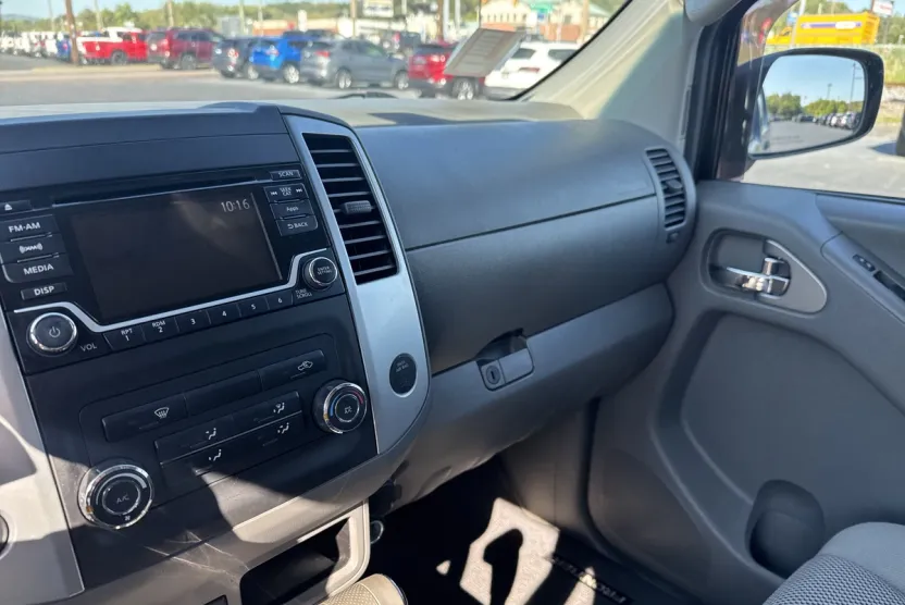 2016 Nissan Frontier S photo 1