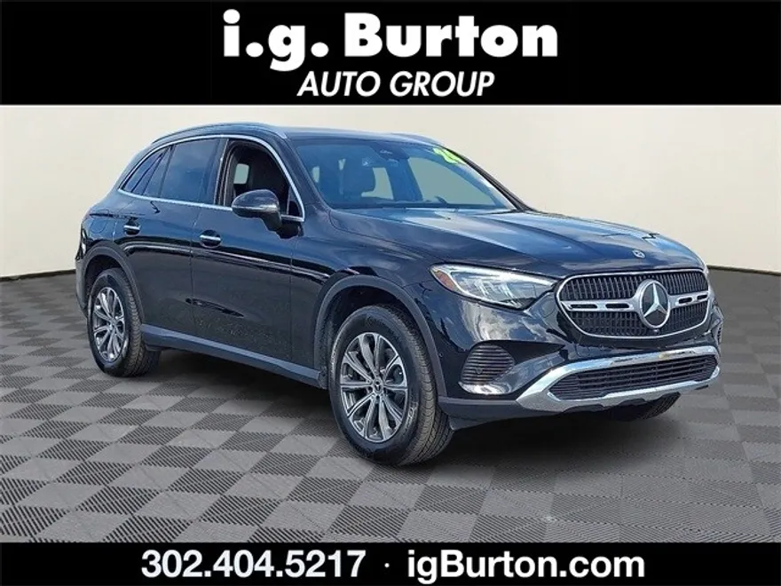 2024 Mercedes Benz GLC 300 photo 1