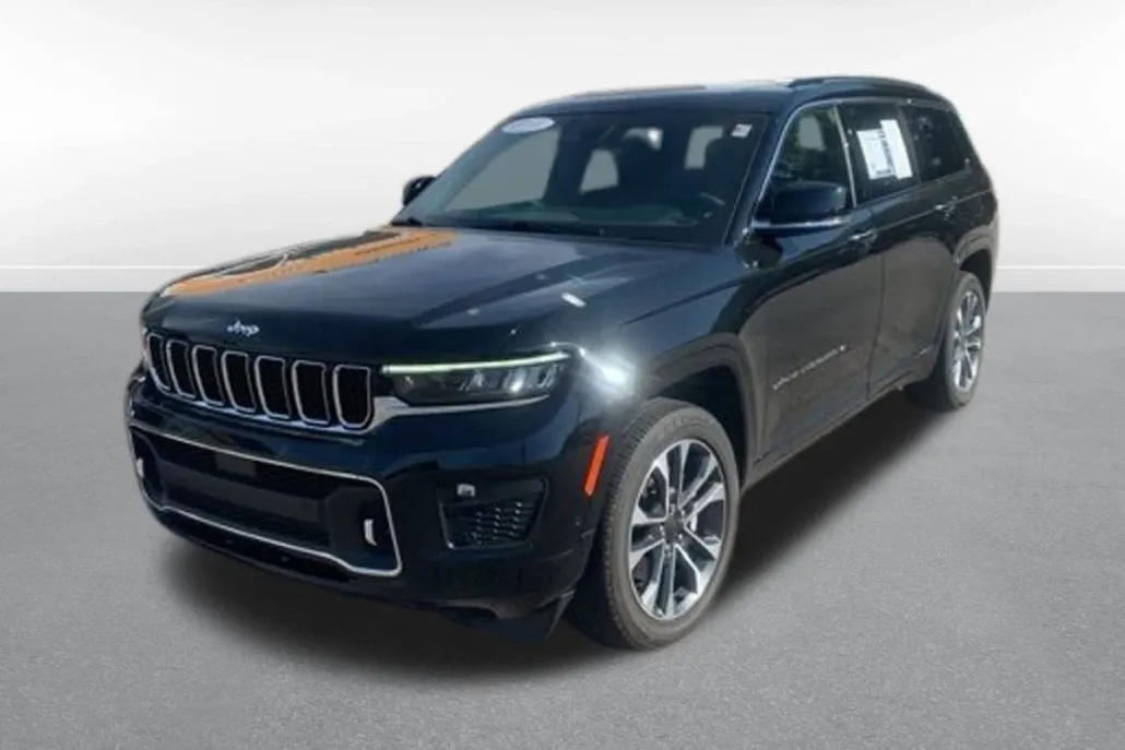 2023 Jeep Grand Cherokee Overland photo 1