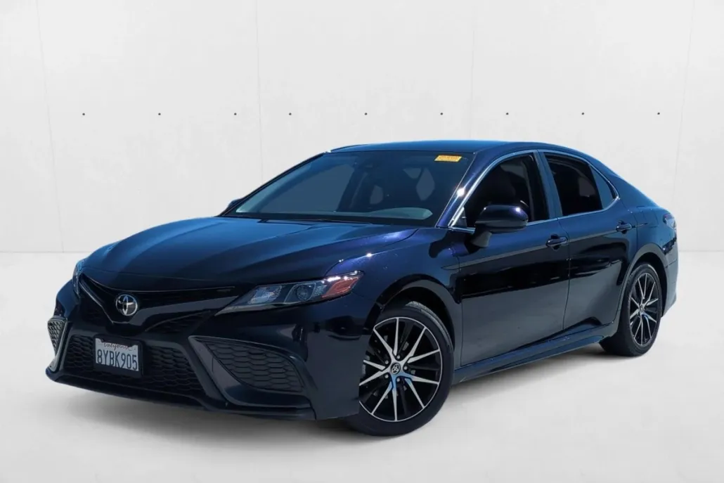 2021 Toyota Camry SE photo 1