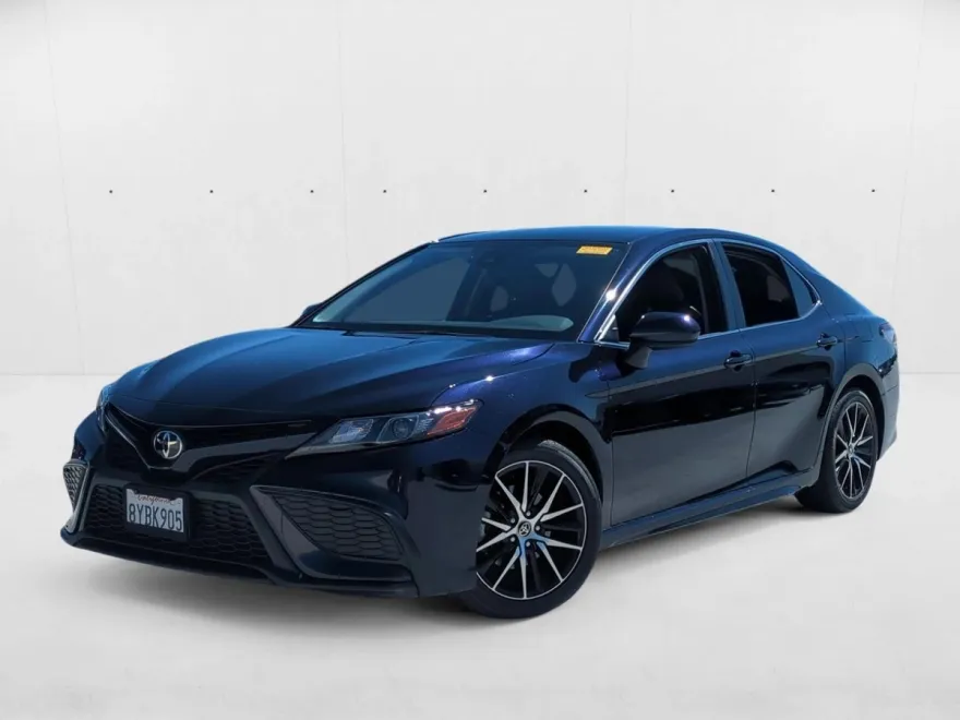 2021 Toyota Camry SE photo 1