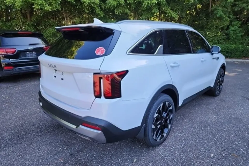 2026 Kia Sorento SX photo 1