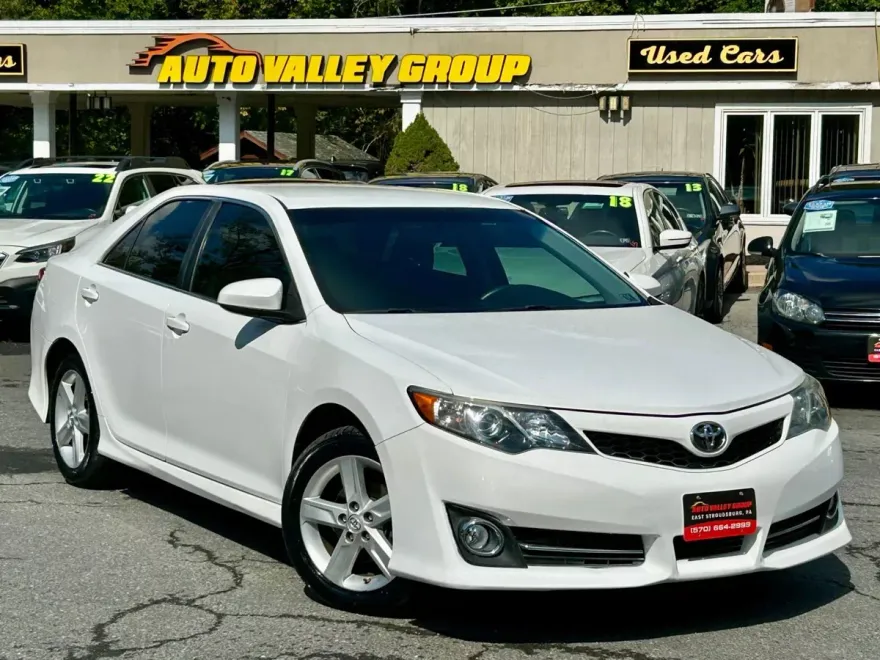 2014 Toyota Camry photo 1