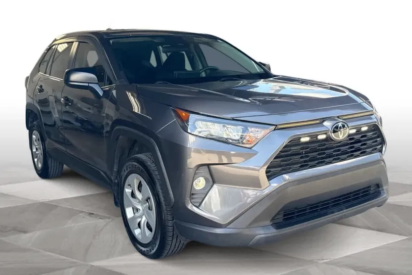 2022 Toyota RAV4 LE photo 1