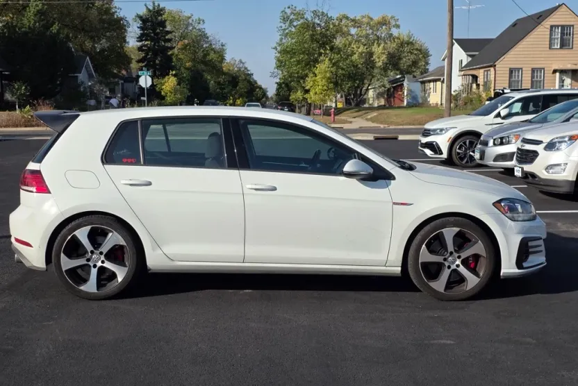 2019 Volkswagen Golf GTI S photo 1
