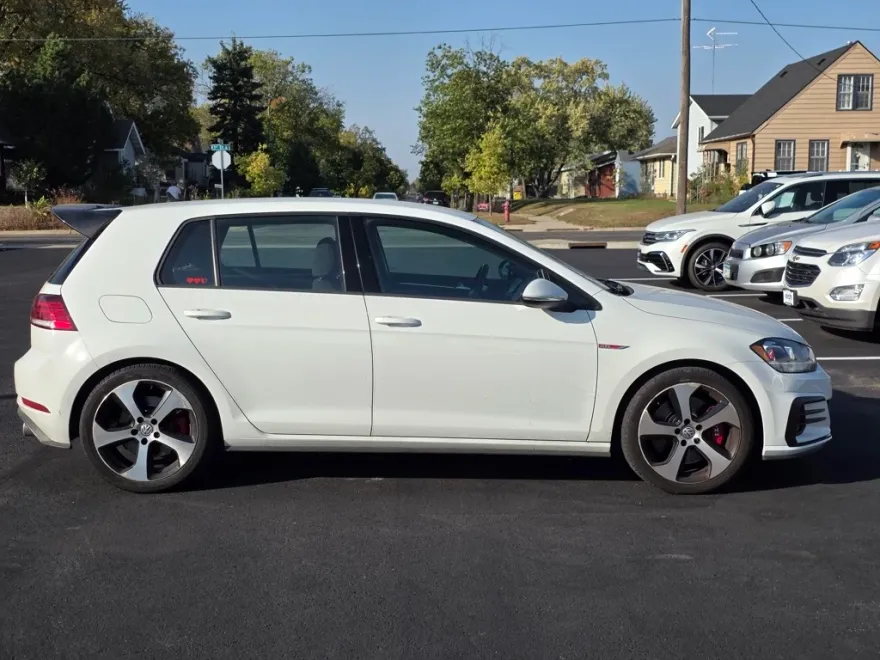 2019 Volkswagen Golf GTI S photo 1