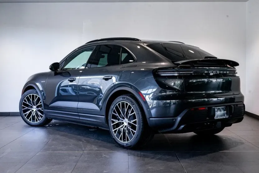 2024 Porsche Macan 4 photo 1