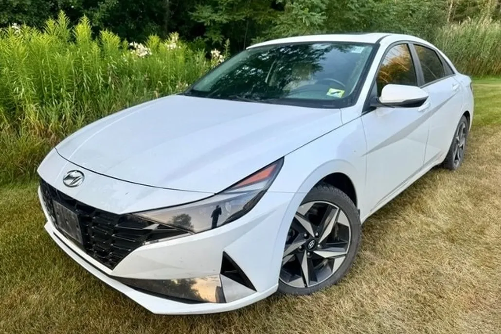 2022 Hyundai Elantra Hybrid Limited photo 1