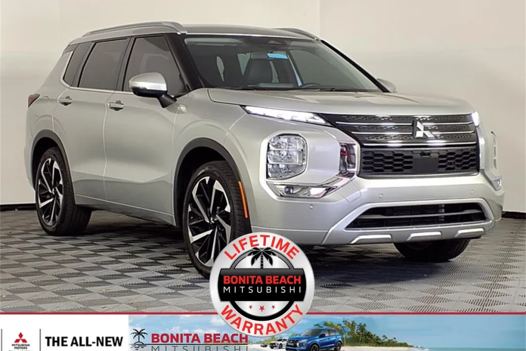 2023 Mitsubishi Outlander SEL photo 1