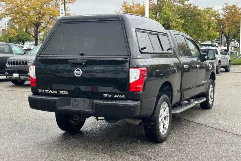 2016 Nissan Titan SV photo 1