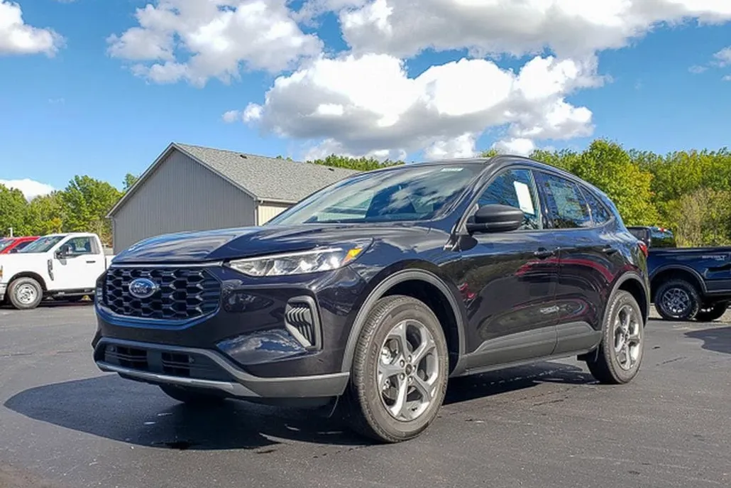 2026 Ford Escape ST-Line photo 1