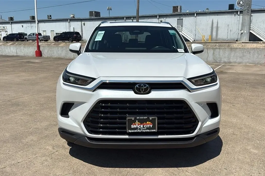 2024 Toyota RAV4 Hybrid XLE photo 1