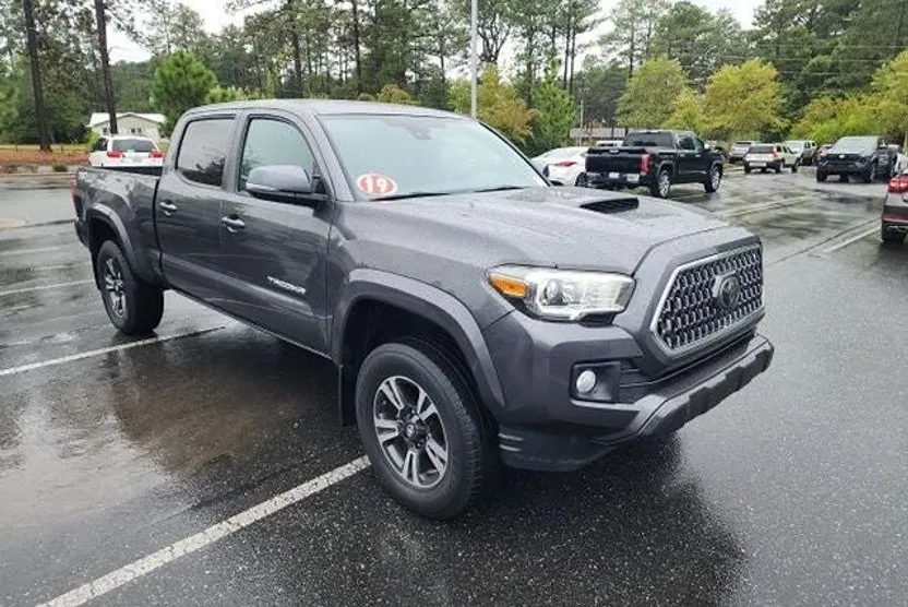 2019 Toyota Tacoma TRD Sport V6 photo 1