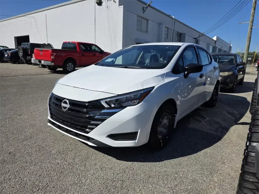 2025 Nissan Versa 1.6 S photo 1