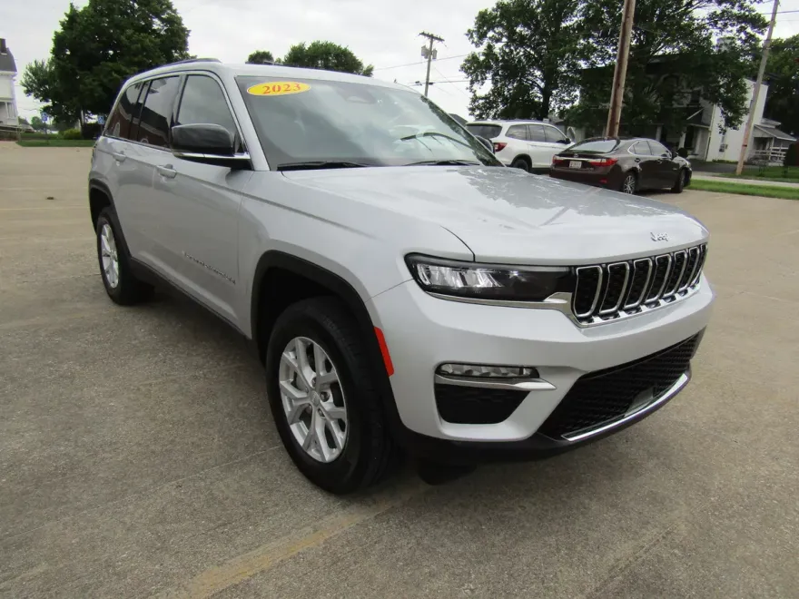 2023 Jeep Grand Cherokee Limited Sport photo 1