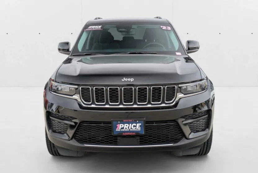 2023 Jeep Grand Cherokee Laredo photo 1
