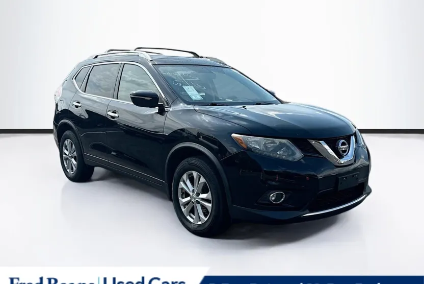 2015 Nissan Rogue SV photo 1