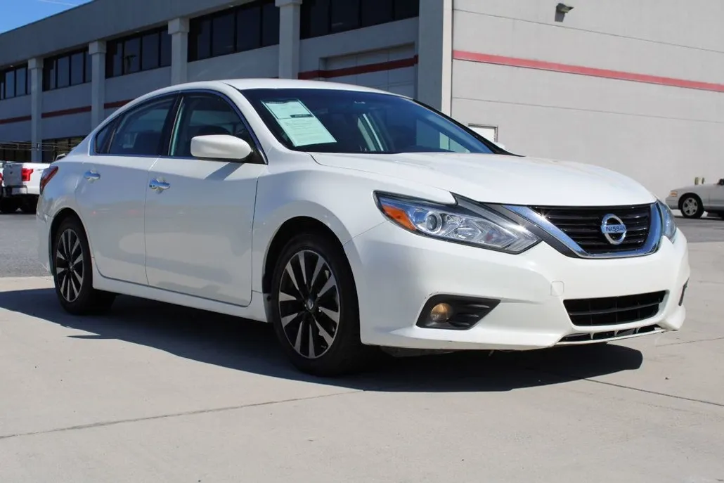 2018 Nissan Altima 2.5 SV photo 1