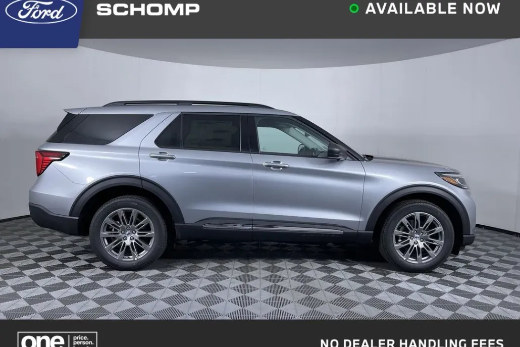 2025 Ford Explorer photo 1