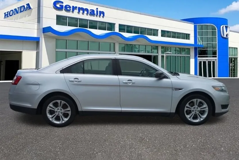 2018 Ford Taurus SE photo 1