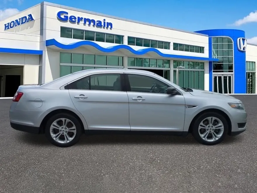 2018 Ford Taurus SE photo 1