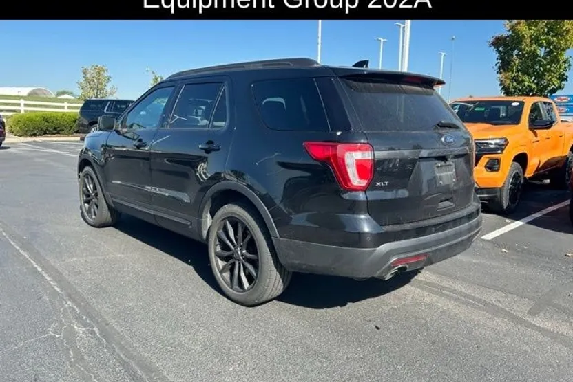 2017 Ford Explorer XLT photo 1