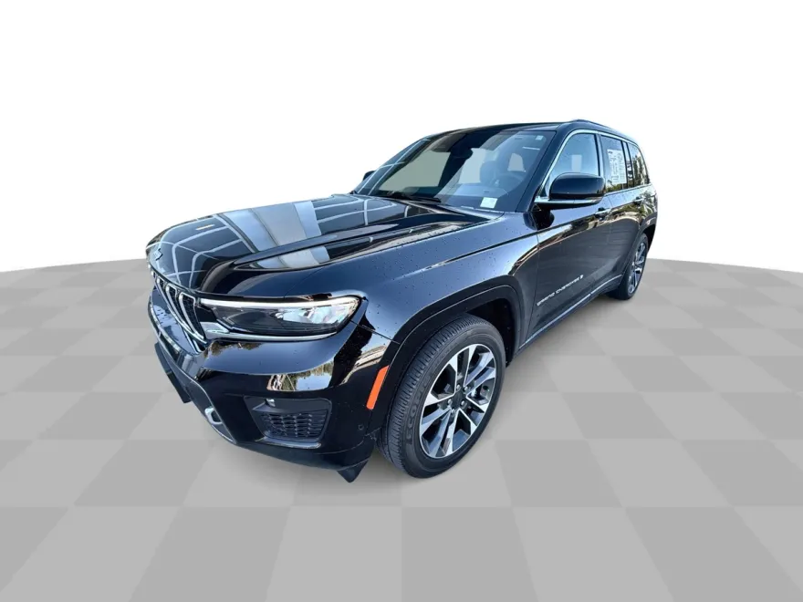 2023 Jeep Grand Cherokee Overland photo 1