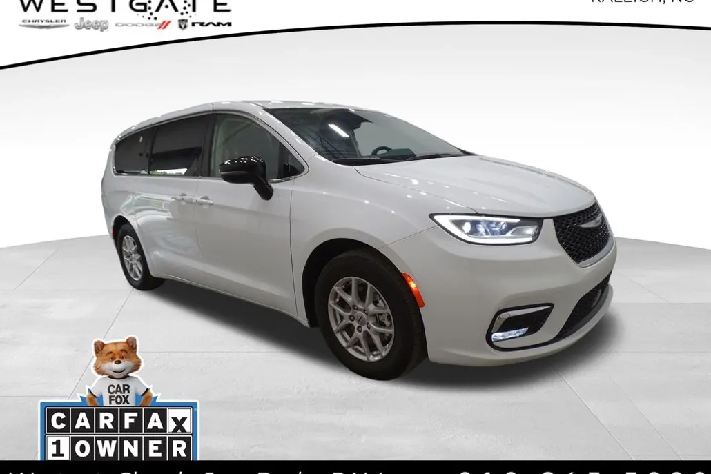 2024 Chrysler Pacifica Touring L photo 1