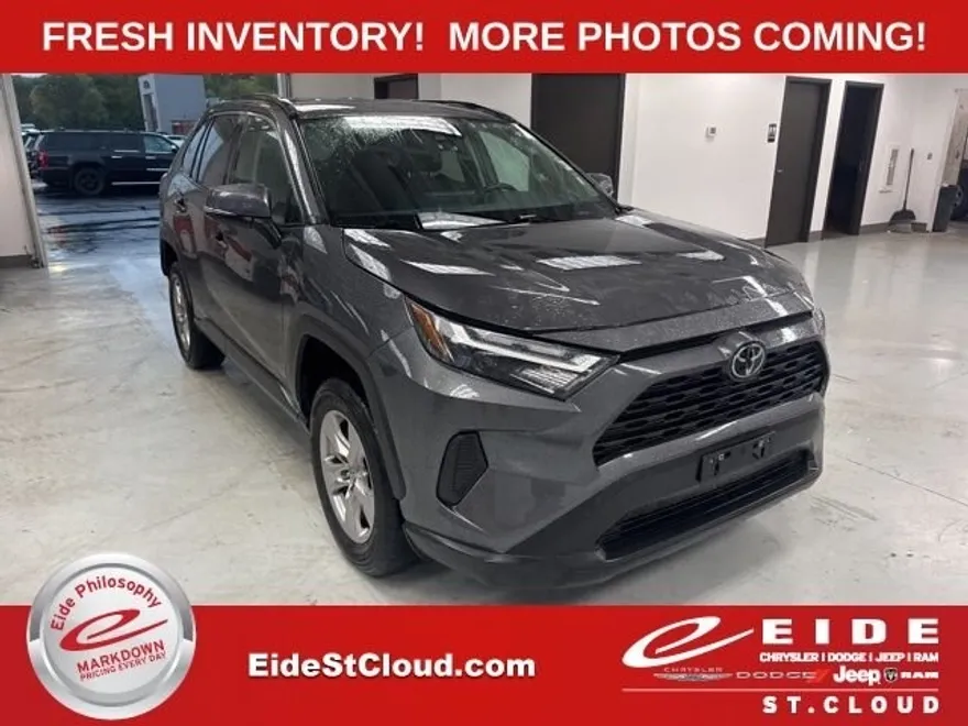 2023 Toyota RAV4 XLE photo 1