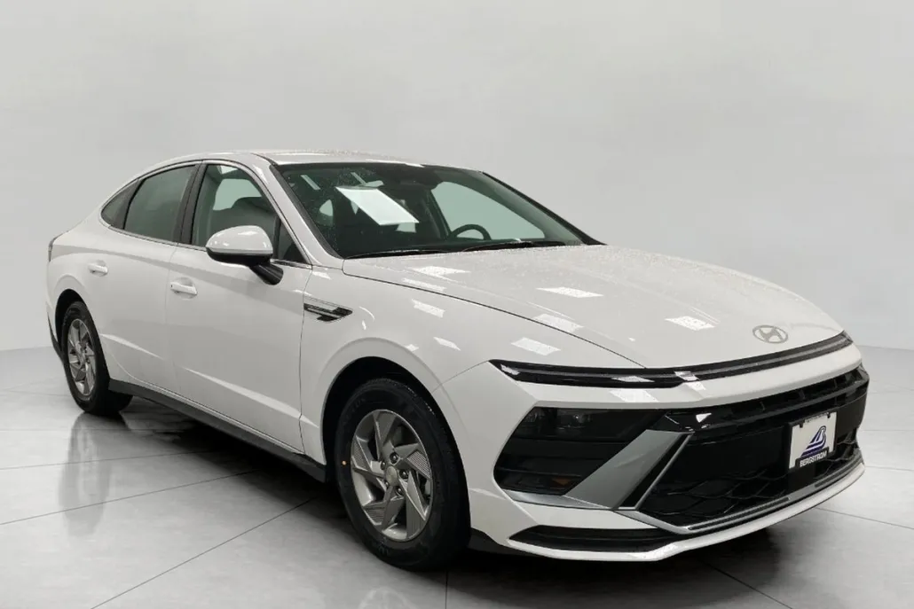 2025 Hyundai Sonata SE photo 1