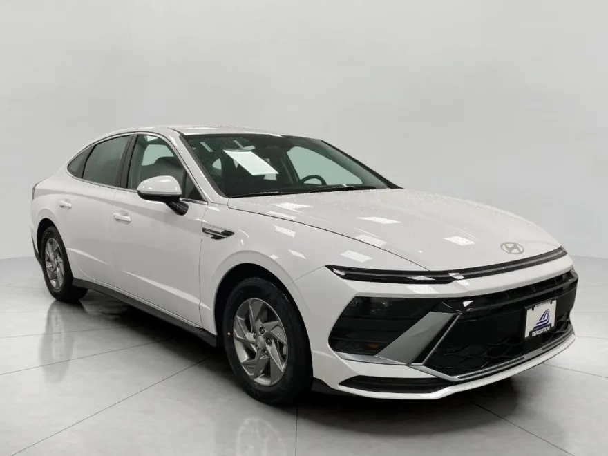 2025 Hyundai Sonata SE photo 1