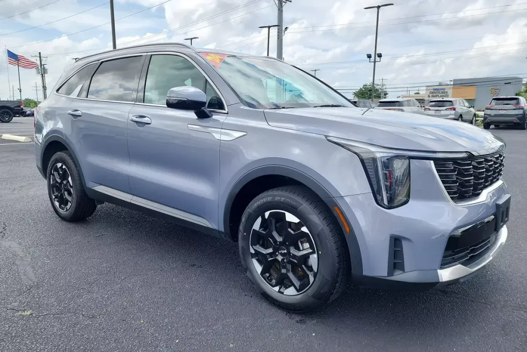 2024 Kia Sorento S photo 1