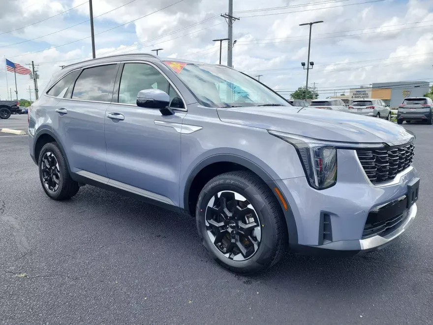 2024 Kia Sorento S photo 1