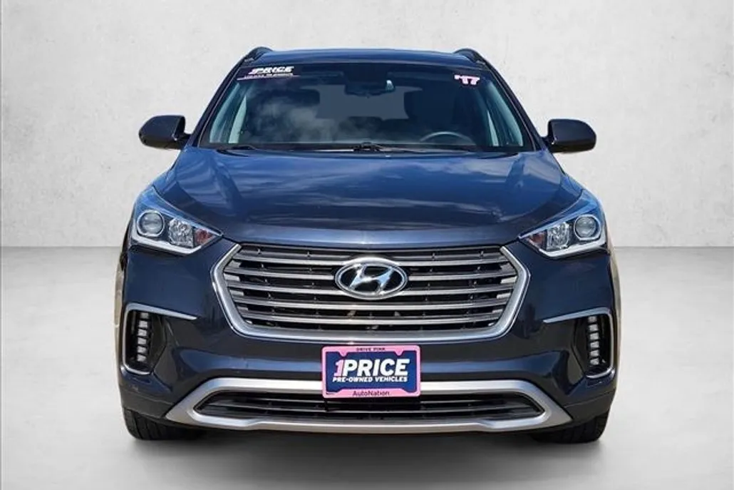 2017 Hyundai Santa Fe SE photo 1