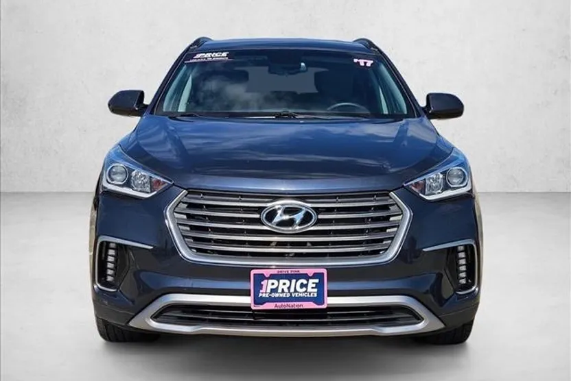 2017 Hyundai Santa Fe SE photo 1