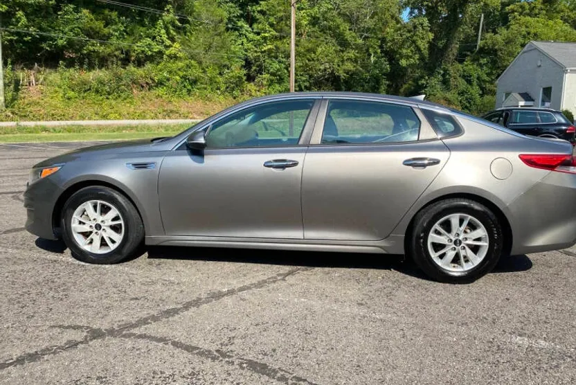 2018 Kia Optima LX photo 1