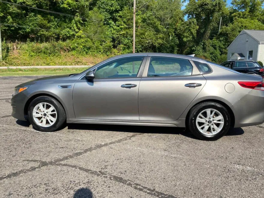 2018 Kia Optima LX photo 1