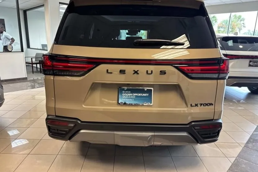 2025 Lexus LX photo 1