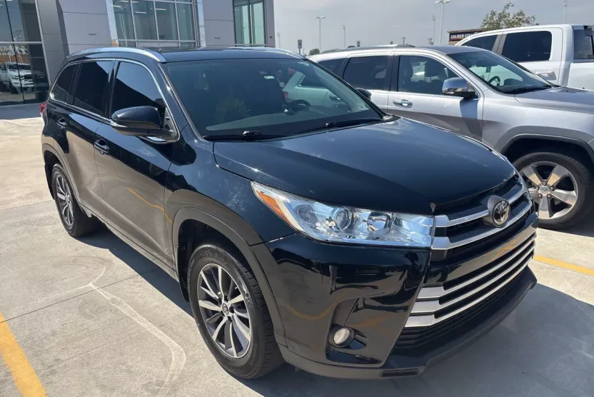 2017 Toyota Highlander XLE photo 1