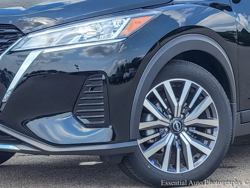 2024 Nissan Kicks SV photo 1