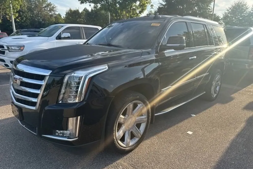 2017 Cadillac Escalade Luxury photo 1