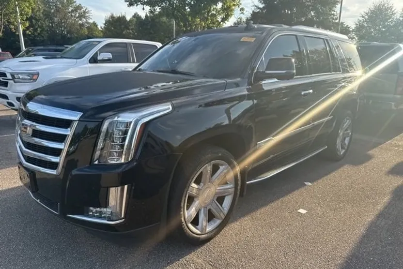 2017 Cadillac Escalade Luxury photo 1